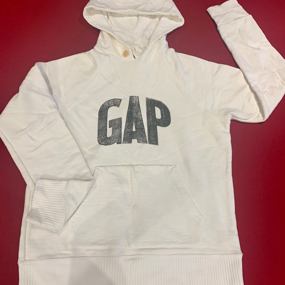 White gap sweatshirt